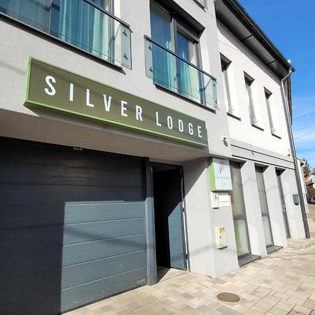 Silver Lodge Apartments เอ็กเกอร์ ภายนอก รูปภาพ