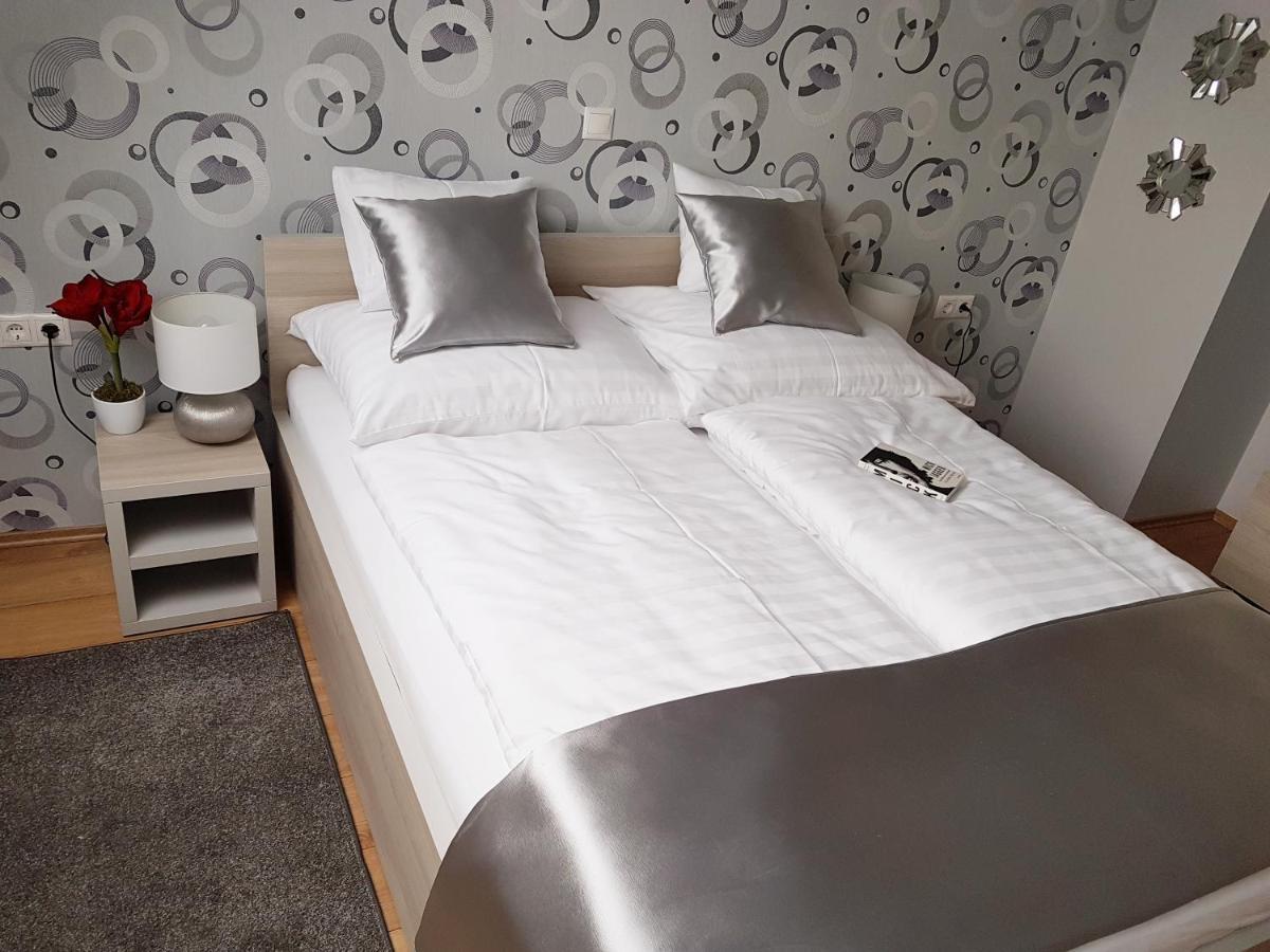 Silver Lodge Apartments เอ็กเกอร์ ภายนอก รูปภาพ