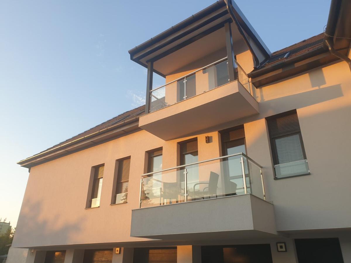 Silver Lodge Apartments เอ็กเกอร์ ภายนอก รูปภาพ