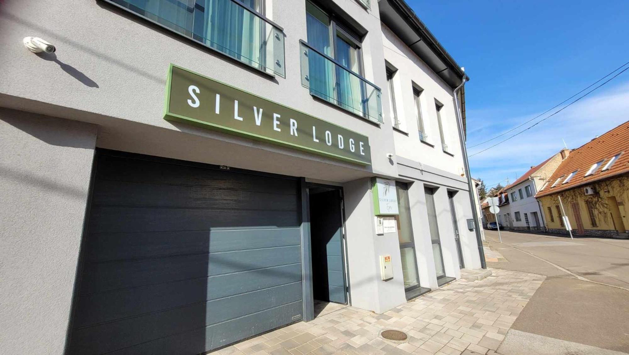 Silver Lodge Apartments เอ็กเกอร์ ภายนอก รูปภาพ